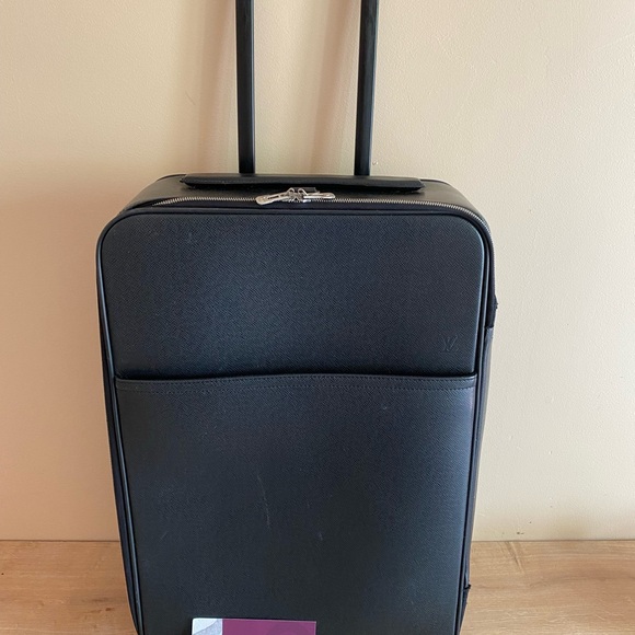 Authentic Louis Vuitton pegase 55 taiga suitcase carry on - Picture 1 of 9